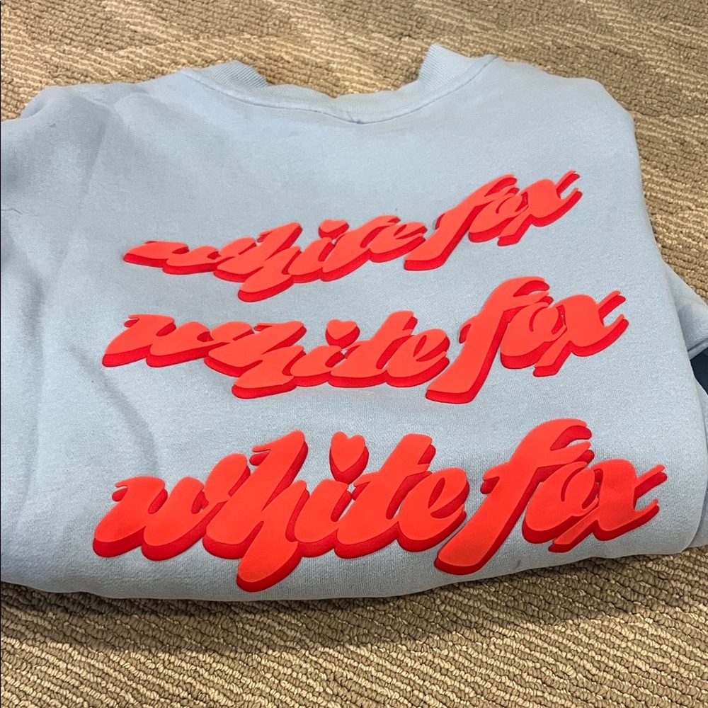 White Fox sweatshirt in M/L NWT